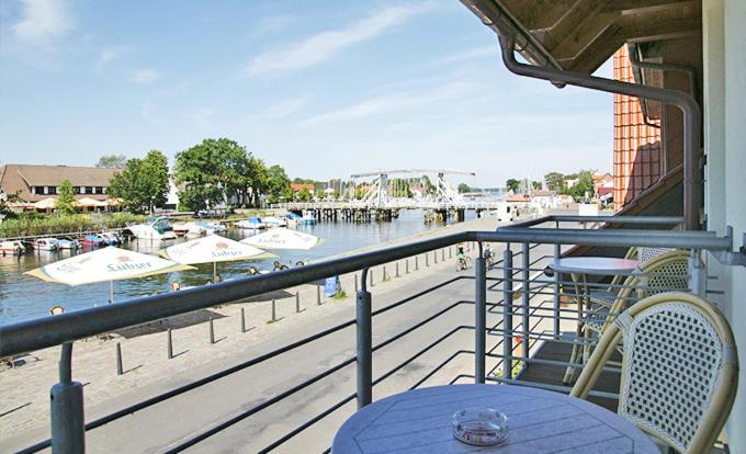 Hotel Zur Bruecke Greifswald Esterno foto